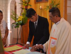 Paroki Roh Kudus Weetobula Laksanakan Pemberkatan Nikah Massal